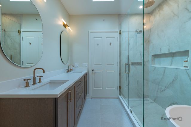 1117 W Monroe Street 8, Chicago, IL 60607