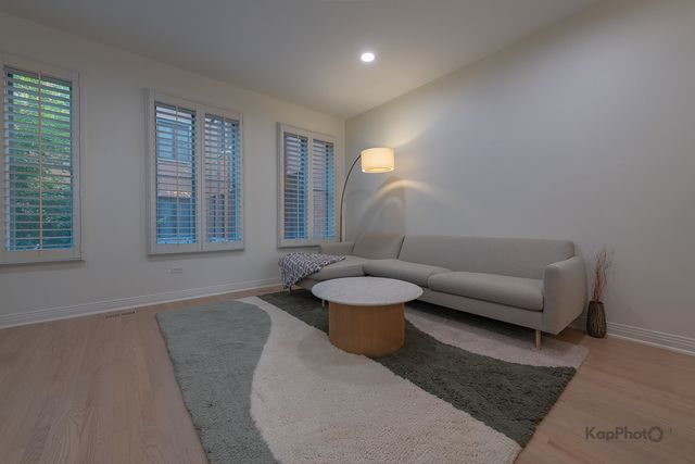 1117 W Monroe Street 8, Chicago, IL 60607