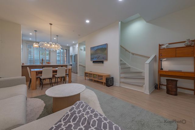 1117 W Monroe Street 8, Chicago, IL 60607