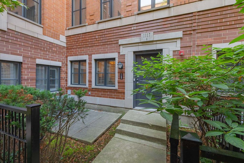 1117 W Monroe Street 8, Chicago, IL 60607