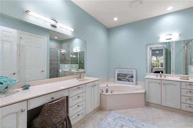 3053 Aviamar CIR 8-102, Naples, FL 34114