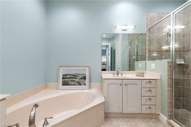 3053 Aviamar CIR 8-102, Naples, FL 34114