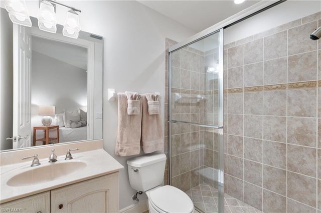 3053 Aviamar CIR 8-102, Naples, FL 34114