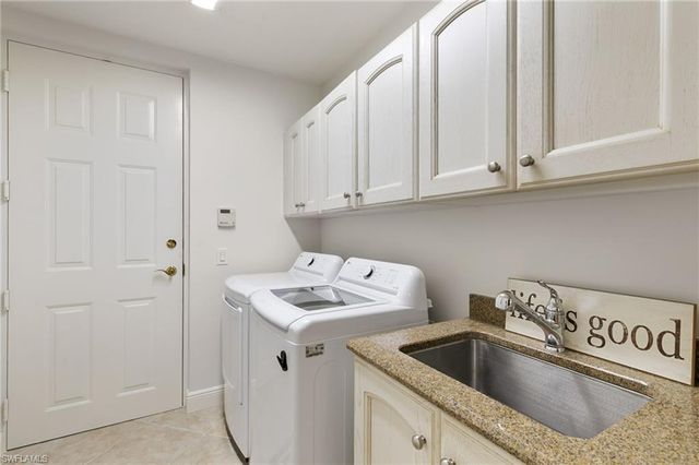 3053 Aviamar CIR 8-102, Naples, FL 34114