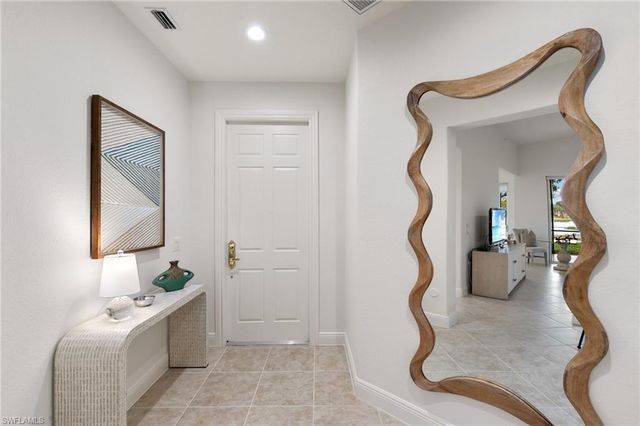 3053 Aviamar CIR 8-102, Naples, FL 34114