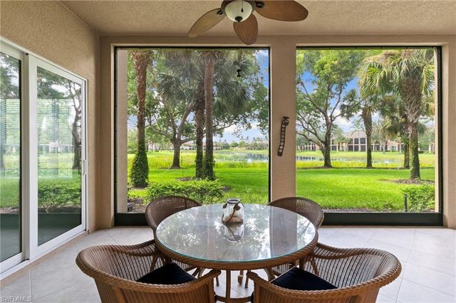 3053 Aviamar CIR 8-102, Naples, FL 34114