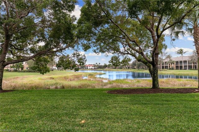 3053 Aviamar CIR 8-102, Naples, FL 34114