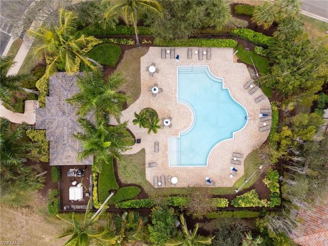 3053 Aviamar CIR 8-102, Naples, FL 34114