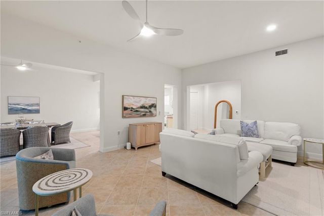 3053 Aviamar CIR 8-102, Naples, FL 34114