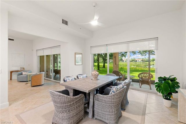 3053 Aviamar CIR 8-102, Naples, FL 34114