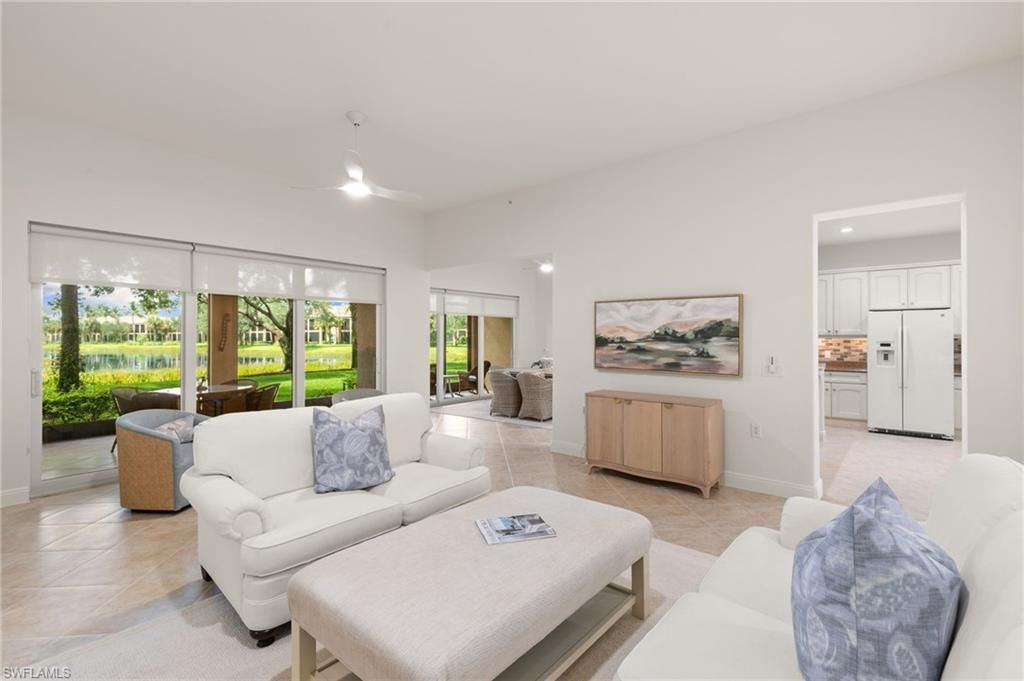 3053 Aviamar CIR 8-102, Naples, FL 34114