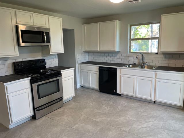 2213 Western Avenue, Orange, TX 77630