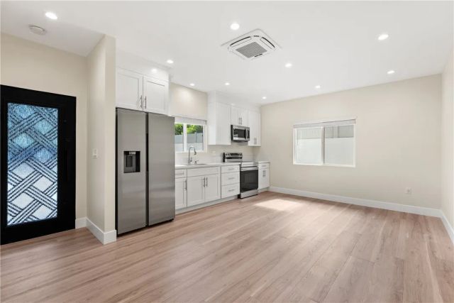 14926 Kittridge Street, Van Nuys, CA 91405