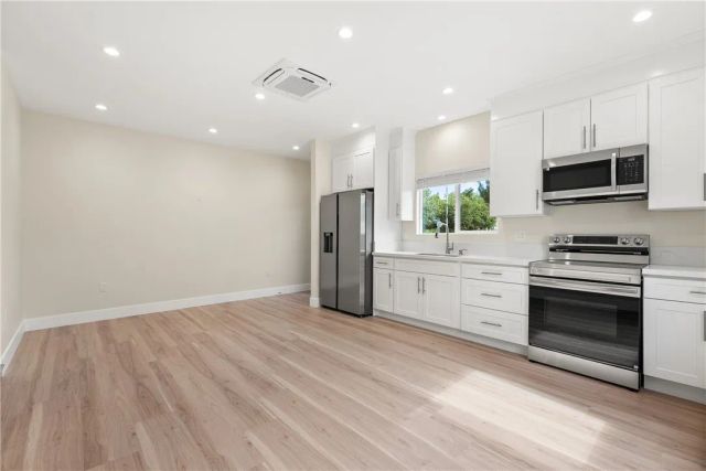 14926 Kittridge Street, Van Nuys, CA 91405