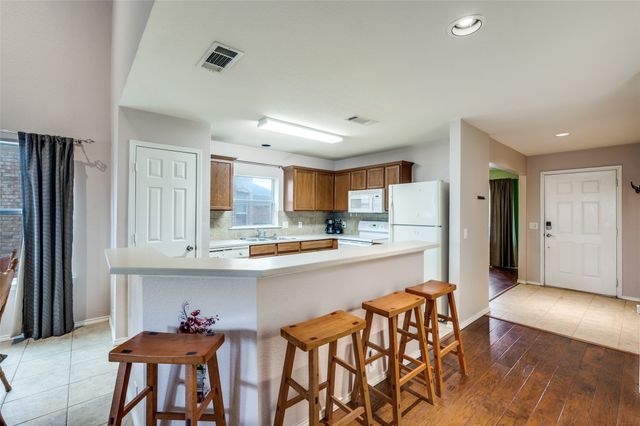 8613 Wagon Trail, Cross Roads, TX 76227