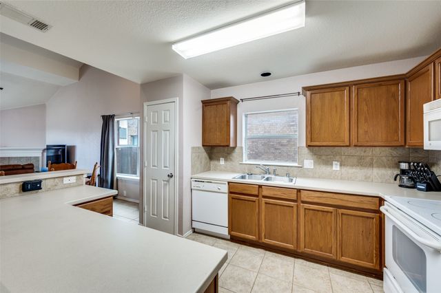 8613 Wagon Trail, Cross Roads, TX 76227