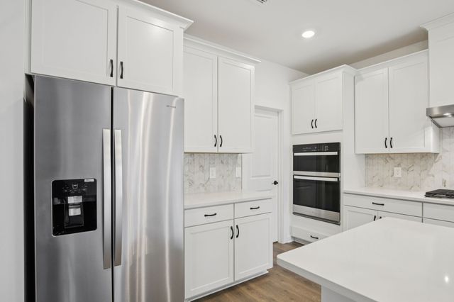 110 Vanguard Drive, La Vergne, TN 37086