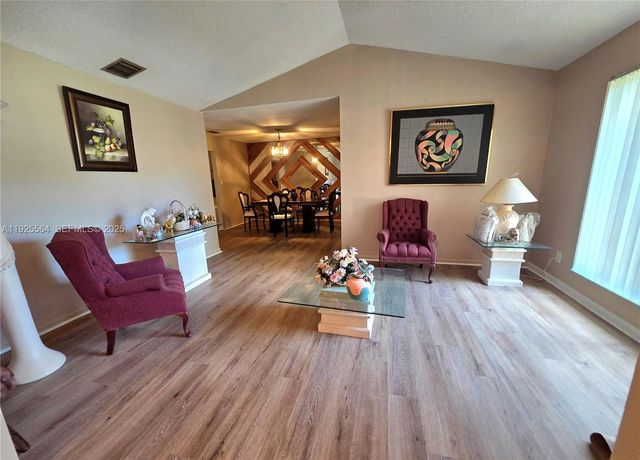 1327 NW 87th Ter, Coral Springs, FL 33071