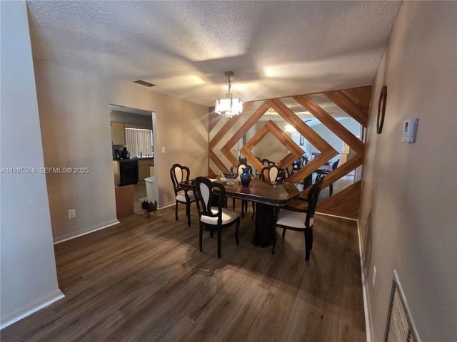 1327 NW 87th Ter, Coral Springs, FL 33071