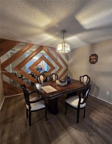 1327 NW 87th Ter, Coral Springs, FL 33071