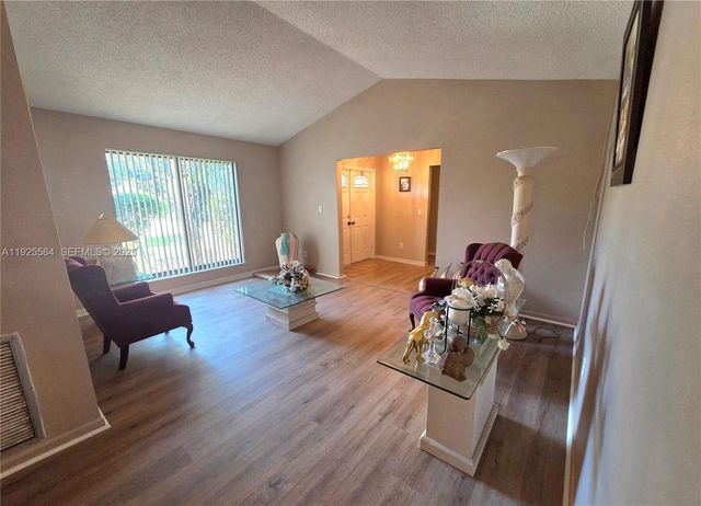 1327 NW 87th Ter, Coral Springs, FL 33071