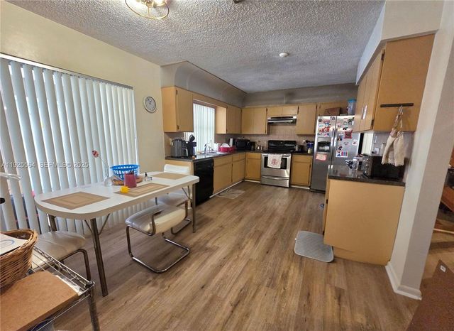 1327 NW 87th Ter, Coral Springs, FL 33071