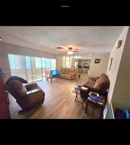 1327 NW 87th Ter, Coral Springs, FL 33071