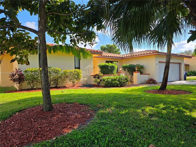 1327 NW 87th Ter, Coral Springs, FL 33071