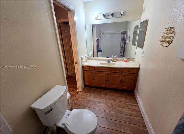 1327 NW 87th Ter, Coral Springs, FL 33071