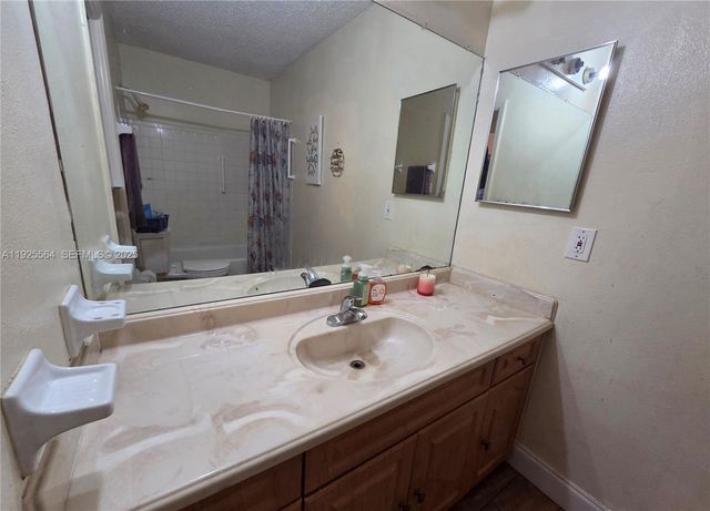 1327 NW 87th Ter, Coral Springs, FL 33071