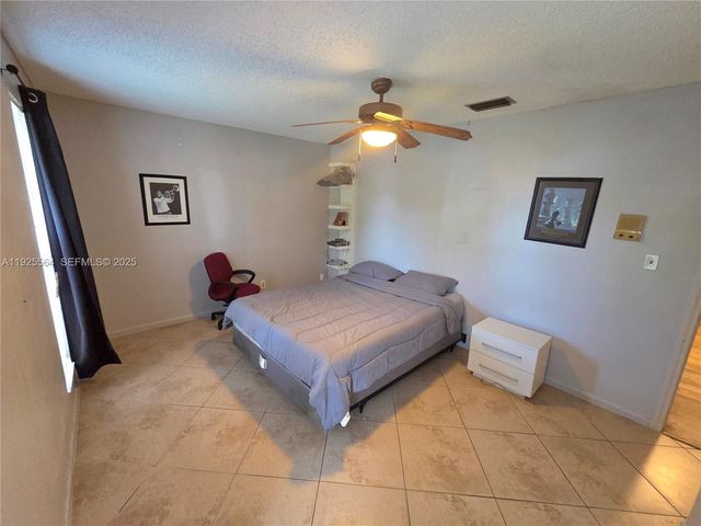 1327 NW 87th Ter, Coral Springs, FL 33071