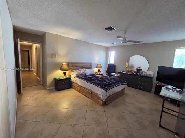 1327 NW 87th Ter, Coral Springs, FL 33071