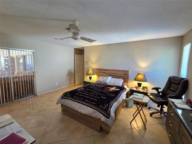 1327 NW 87th Ter, Coral Springs, FL 33071