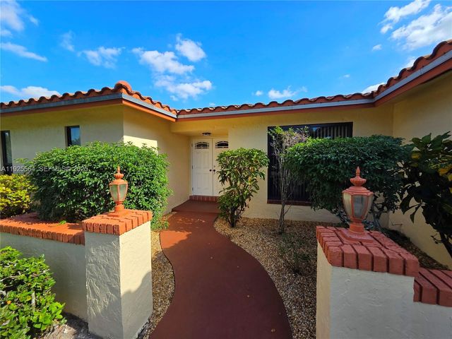 1327 NW 87th Ter, Coral Springs, FL 33071