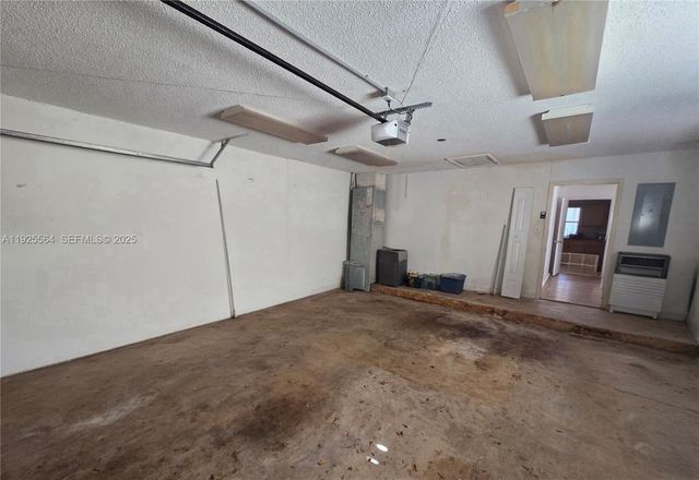 1327 NW 87th Ter, Coral Springs, FL 33071