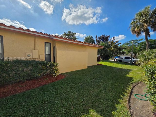 1327 NW 87th Ter, Coral Springs, FL 33071