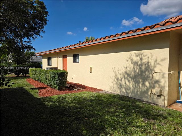 1327 NW 87th Ter, Coral Springs, FL 33071
