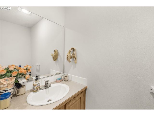 17543 Se SHERMAN Ct, Portland, OR 97233