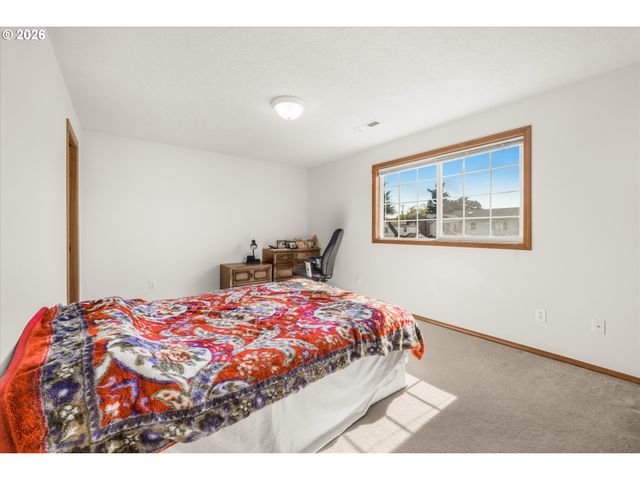 17543 Se SHERMAN Ct, Portland, OR 97233