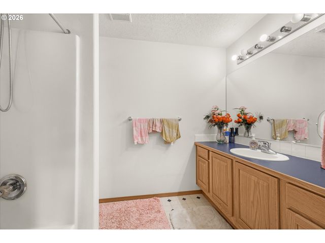 17543 Se SHERMAN Ct, Portland, OR 97233