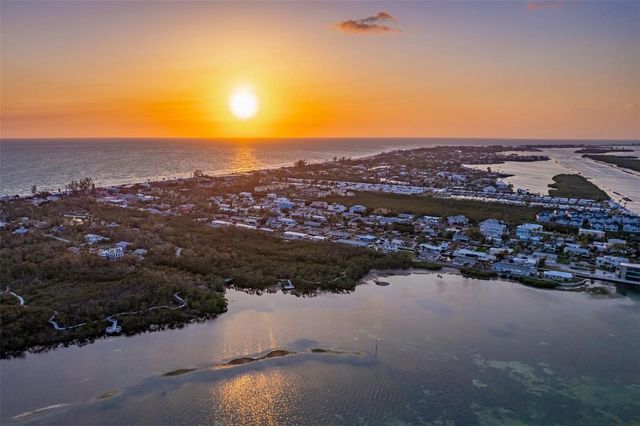561 GULF BAY ROAD, Longboat Key, FL 34228