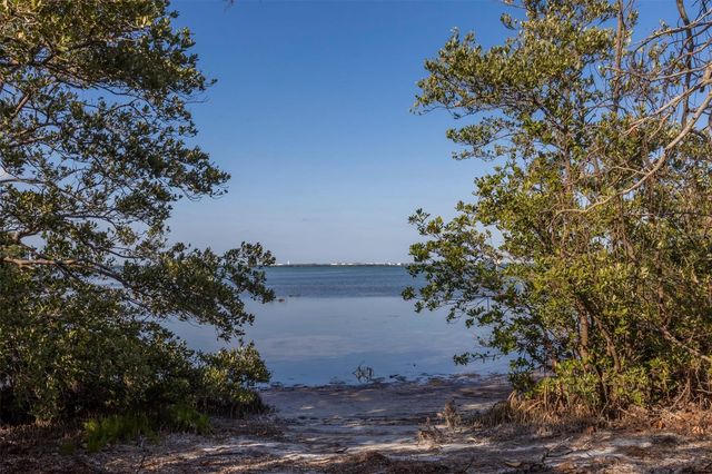 561 GULF BAY ROAD, Longboat Key, FL 34228