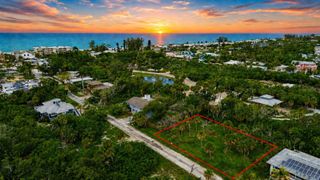 561 GULF BAY ROAD, Longboat Key, FL 34228