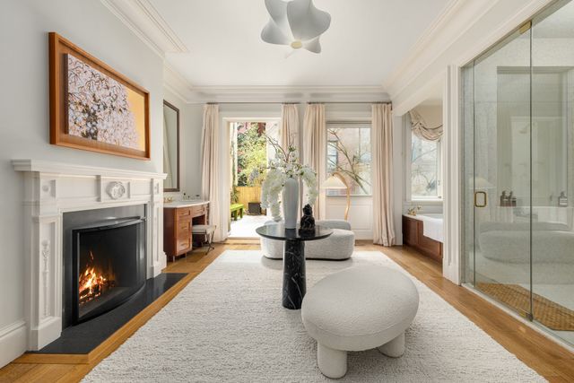 40 E 73rd Street, New York City, NY 10021