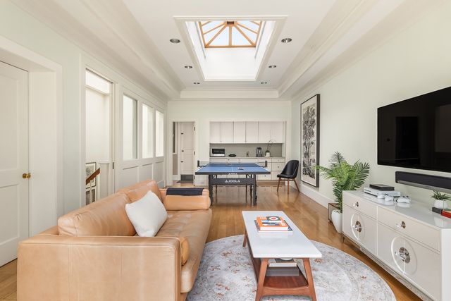 40 E 73rd Street, New York City, NY 10021