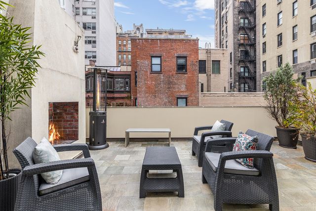 40 E 73rd Street, New York City, NY 10021