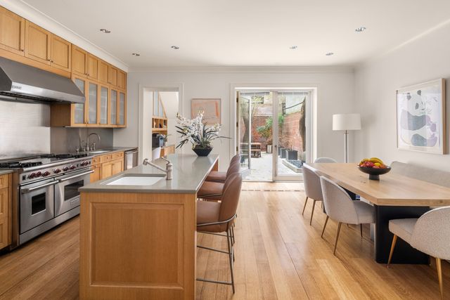 40 E 73rd Street, New York City, NY 10021