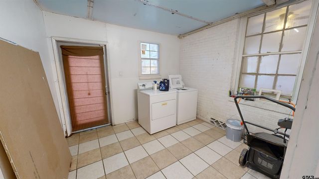 1400 San Antonio, Tyler, TX 75701