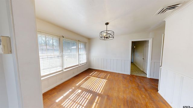 1400 San Antonio, Tyler, TX 75701