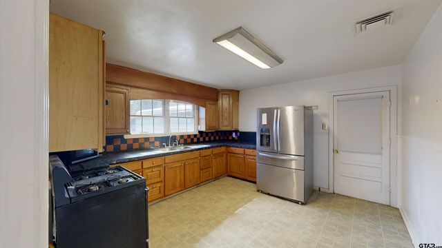 1400 San Antonio, Tyler, TX 75701